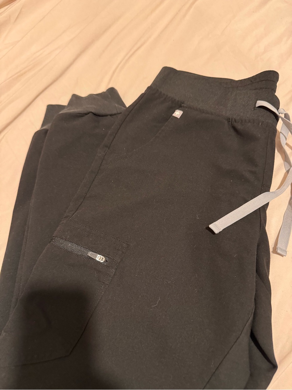 Women’s FIGS jogger scrub pants